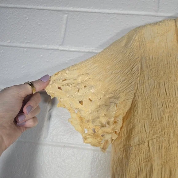 Vtg Butter Yellow Textured Shell Button Shirt 10 Short Sleeve Blouse Top Lace - Picture 6 of 7